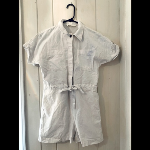 A one piece romper - Picture 1 of 4